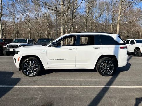 Used 2023 Jeep Grand Cherokee Overland w/ Luxury Tech Group IV image 12