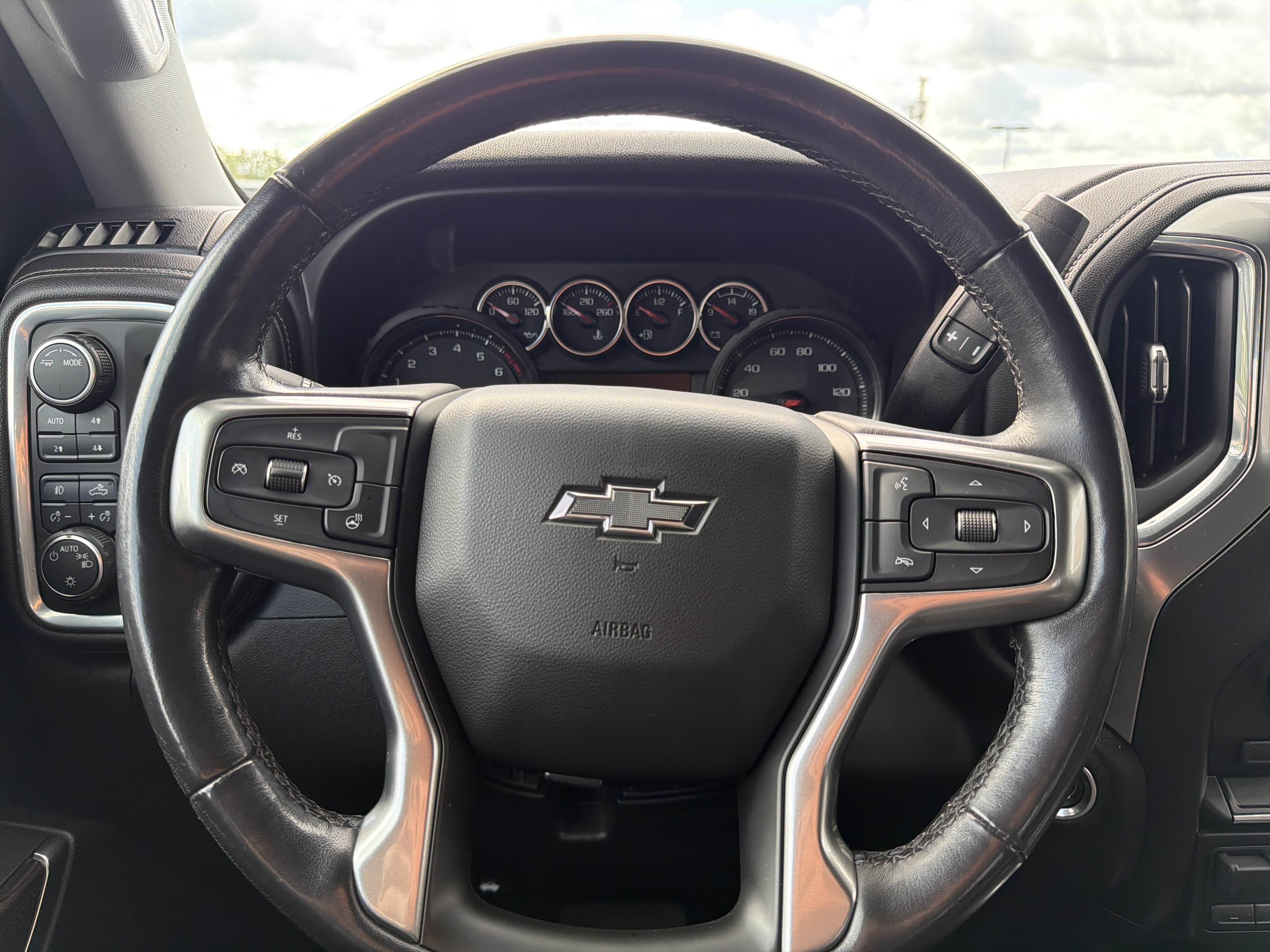 Used 2021 Chevrolet Silverado 1500 LT Trail Boss w/ LPO, Dark Essentials Package AWD/4WD image 14