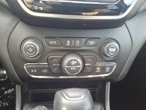 Used 2020 Jeep Cherokee Limited image 22