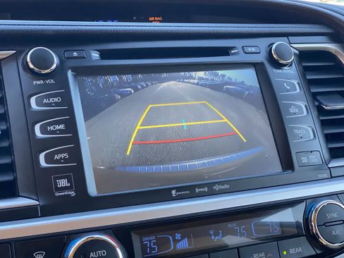 Used 2017 Toyota Highlander Limited image 35