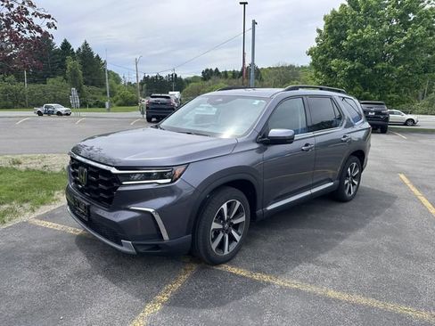 Used 2025 Honda Pilot Touring image 7