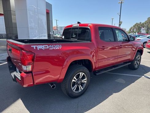 Used 2016 Toyota Tacoma TRD Sport AWD/4WD image 6