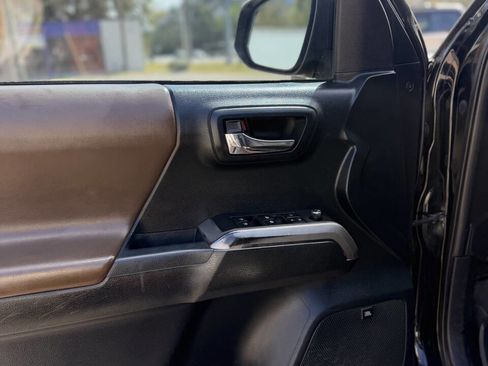 Used 2016 Toyota Tacoma Limited w/ Towing Package image 14