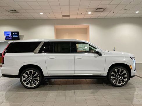 New 2026 Cadillac Escalade ESV Luxury w/ Touring Package AWD/4WD image 7