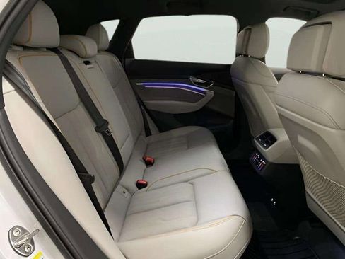 Used 2024 Audi Q8 e-tron Prestige w/ Prestige Package image 24