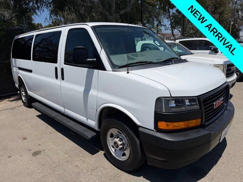 Used 2022 GMC Savana 3500 LS RWD image 2
