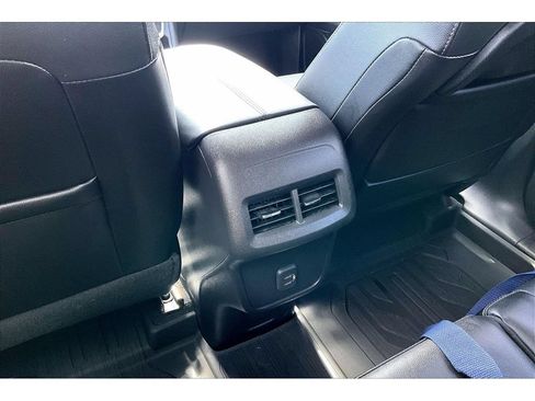 Used 2024 GMC Terrain SLT w/ Infotainment Package II AWD/4WD image 31