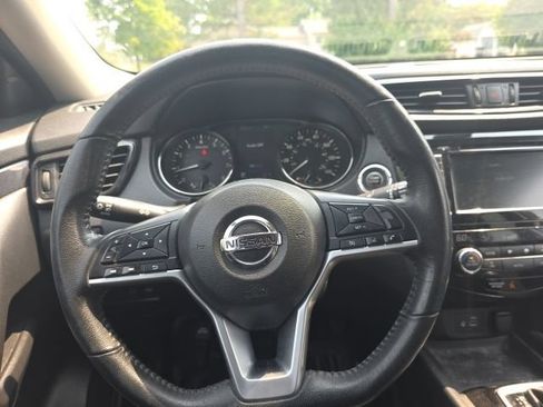 Used 2020 Nissan Rogue SV FWD image 19