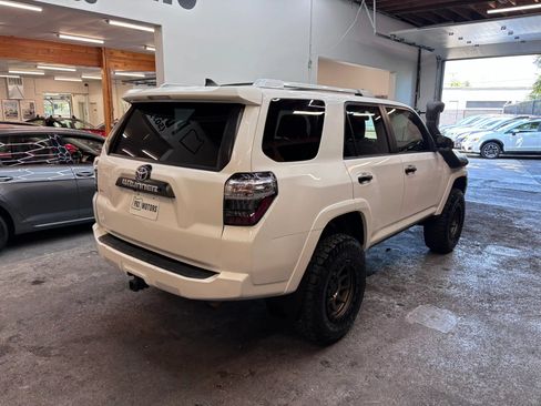 Used 2016 Toyota 4Runner SR5 AWD/4WD image 6