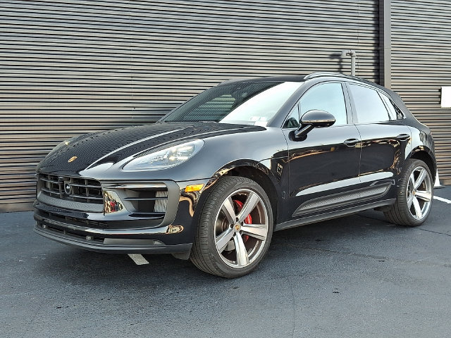 Certified 2024 Porsche Macan S AWD/4WD image 1