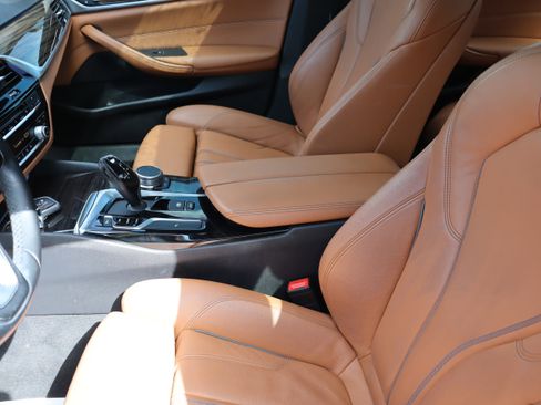 Used 2019 BMW 530i w/ Convenience Package image 17