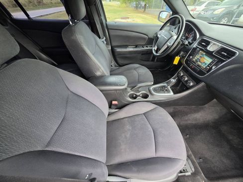 Used 2013 Chrysler 200 Touring w/ S Exterior Appearance Pkg FWD image 4