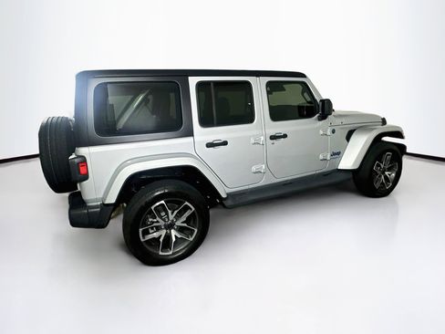 Used 2024 Jeep Wrangler Unlimited w/ Dual Top Group AWD/4WD image 10