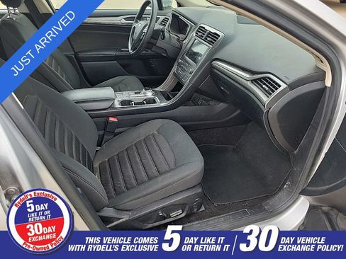 Used 2019 Ford Fusion SE FWD image 12