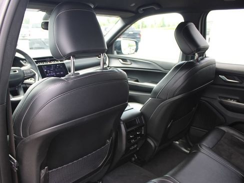 Used 2024 Jeep Grand Cherokee Altitude AWD/4WD image 26