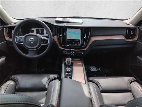 Used 2023 Volvo XC60 B6 Ultimate w/ Protection Package Premier AWD/4WD image 19