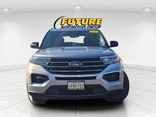Used 2022 Ford Explorer XLT AWD/4WD image 2