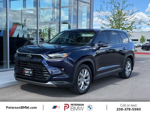 Used 2025 Toyota Grand Highlander AWD image 1