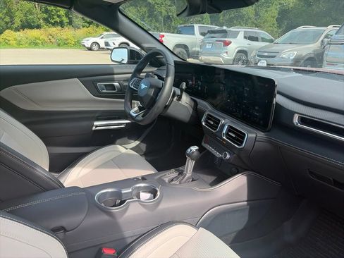 Used 2025 Ford Mustang GT Premium RWD image 11