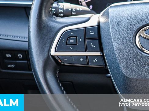 Used 2025 Toyota Highlander LE FWD image 36