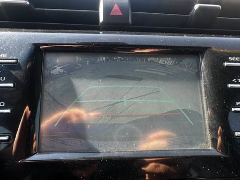 Used 2018 Toyota Camry LE image 28