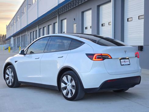 Used 2021 Tesla Model Y Long Range image 6