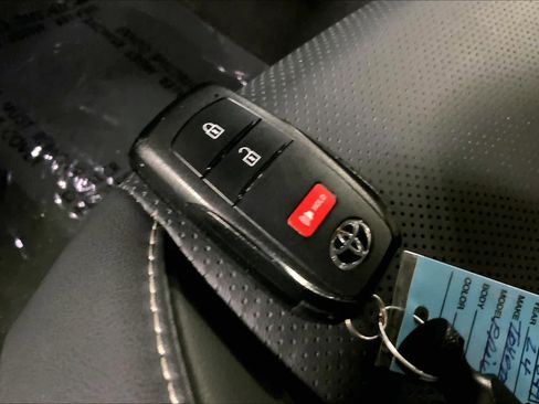 Used 2024 Toyota Prius XLE image 15