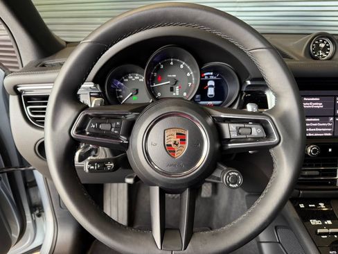 Certified 2026 Porsche Macan AWD/4WD image 17