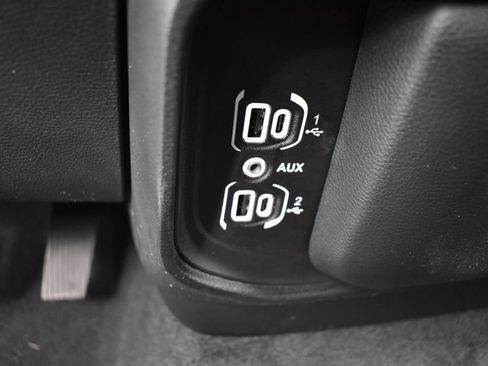 Used 2025 RAM 1500 Big Horn AWD/4WD image 34