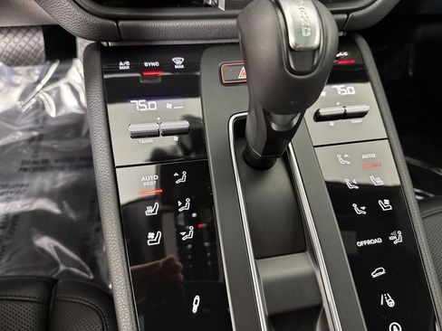 Certified 2026 Porsche Macan S AWD/4WD image 31