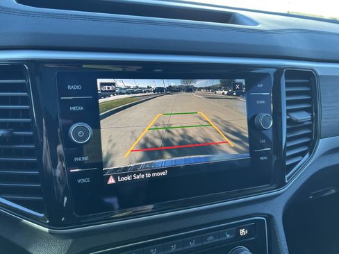 Certified 2023 Volkswagen Atlas SE w/ Panoramic Sunroof Package image 23