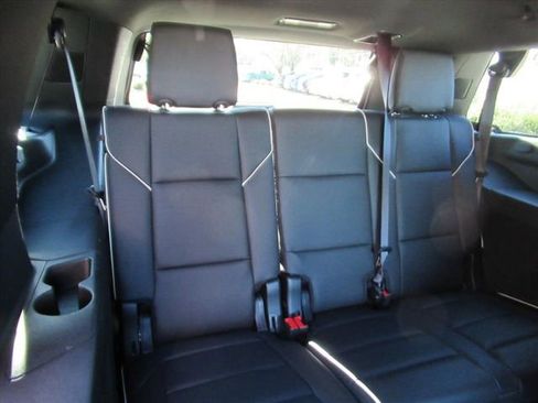 Used 2023 Cadillac Escalade Premium Luxury image 35