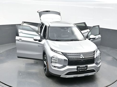 Used 2024 Mitsubishi Outlander SE image 46