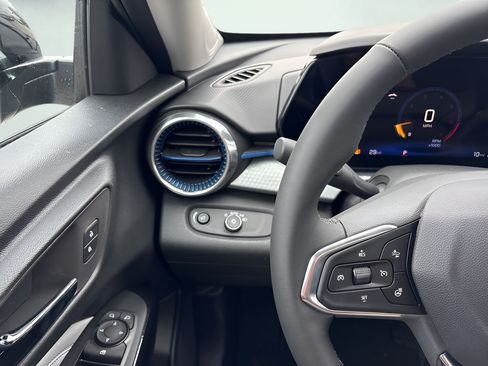 New 2026 Chevrolet Trax LT w/ Sunroof Package FWD image 40
