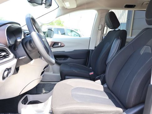 Used 2023 Chrysler Voyager LX FWD image 22