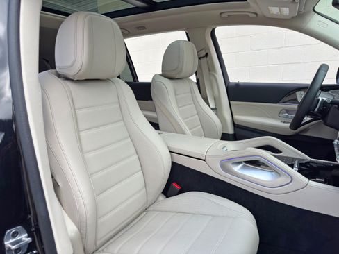 Used 2024 Mercedes-Benz GLS 580 4MATIC image 43
