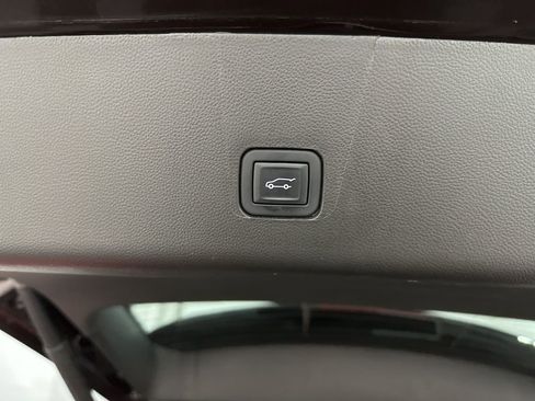 Used 2022 Chevrolet Traverse High Country AWD/4WD image 44