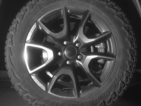 Used 2025 Jeep Compass Trailhawk AWD/4WD image 13