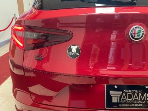 Used 2023 Alfa Romeo Stelvio Estrema image 12