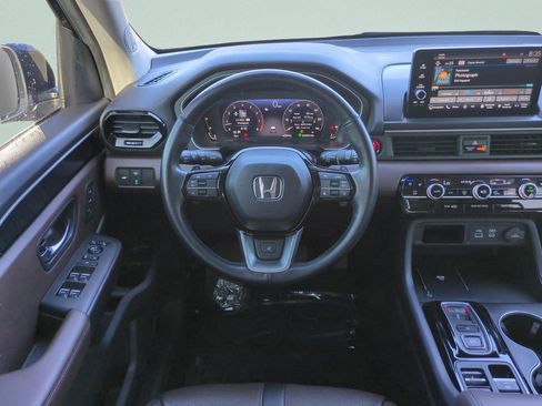 Used 2025 Honda Pilot Elite image 12
