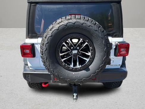 Used 2024 Jeep Wrangler Unlimited Rubicon w/ XTREMEE 35" Tire Package AWD/4WD image 11