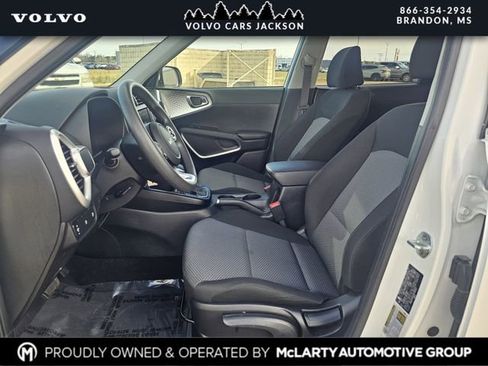 Used 2022 Kia Soul LX image 8