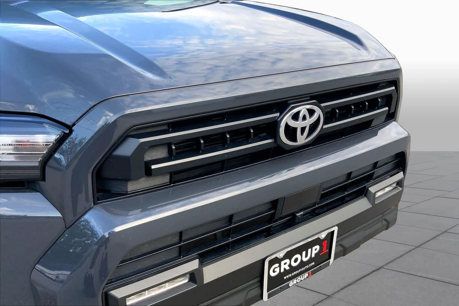 Used 2025 Toyota 4Runner SR5 AWD/4WD image 30
