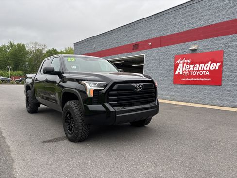 Used 2025 Toyota Tundra SR5 AWD/4WD image 1