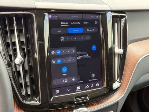 Certified 2023 Volvo XC60 B5 Plus AWD/4WD image 12