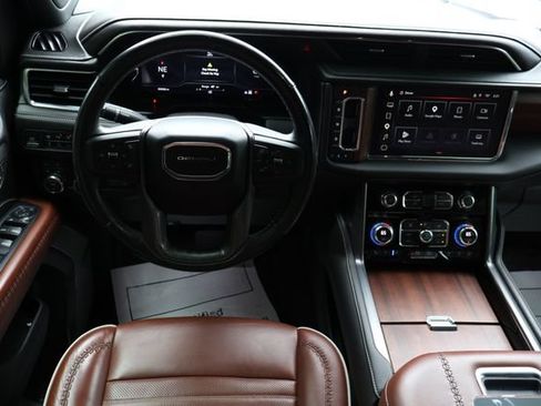 Used 2023 GMC Yukon Denali Ultimate AWD/4WD image 6