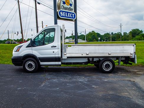 Used 2019 Ford Transit 250 138 RWD image 4