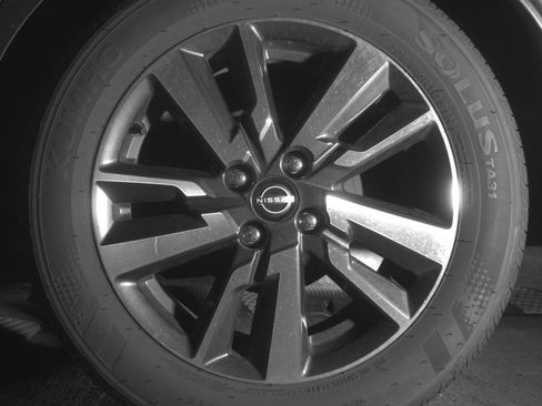 Used 2025 Nissan Versa SV FWD image 17