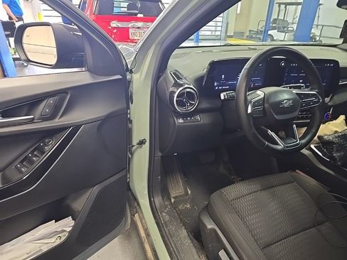 Used 2025 Chevrolet Equinox LT w/ Midnight Edition AWD/4WD image 5