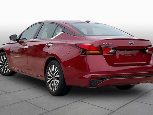 Used 2025 Nissan Altima 2.5 SV FWD image 11